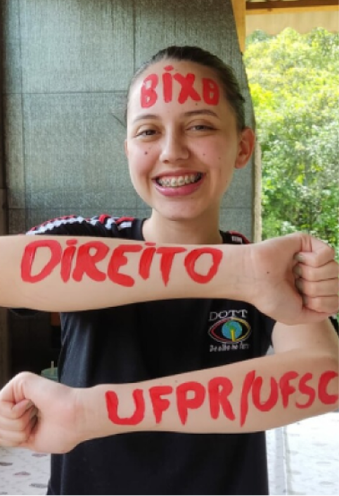 Aluno aprovado exibindo aprovação.